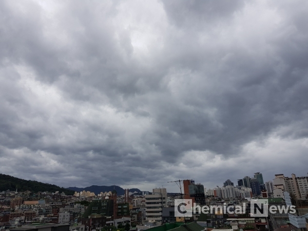 강풍이 불고있는 서울 하늘 2019.9.7 오후 1:38&nbsp;ⓒ포인트경제