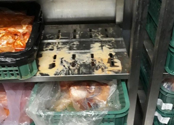 위생불량으로 행정처분을 받은 햄버거 매장(사진제공=식품의약품안전처)