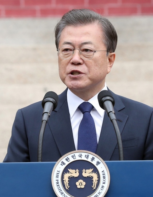 문재인 대통령이 1일 서울 종로구 배화여고에서 열린 제101주년 3.1절 기념식에 참석해 기념사를 하고 있다.