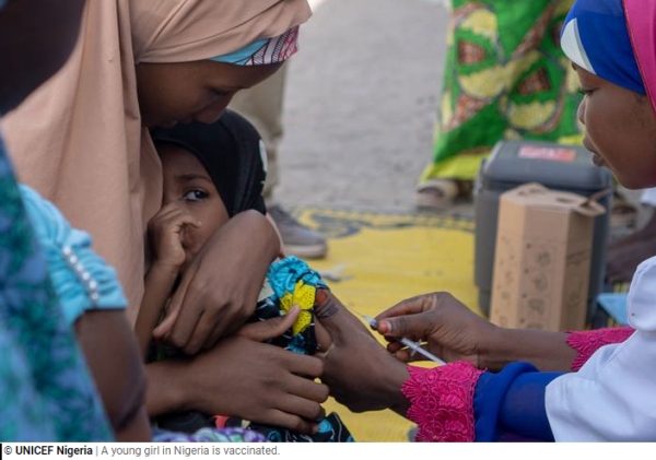 HPV 예방접종을 받고 있는 나이지리아의 한 소녀 /WHO 갈무리