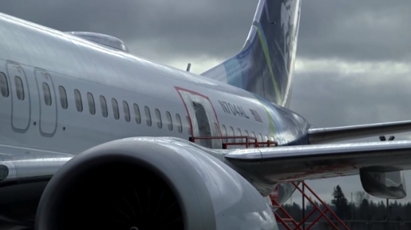 이륙 중 패널 파열 사고 '보잉 737 맥스 9' 알라스카항공 여객기 / 출처 - 로이터 영상 갈무리