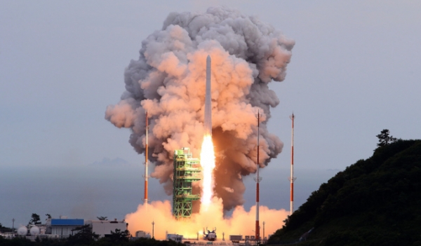 전남 고흥 나로우주센터에서 한국형 우주 발사체 누리호가 발사되고 있다. (사진=항우연 제공) 2023.05.25 / 출처 - 뉴시스