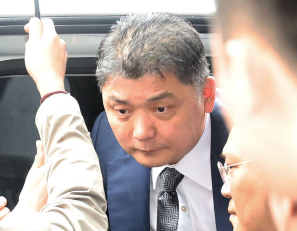 SM엔터테인먼트 시세조종 의혹을 받는 카카오 창업주 김범수 경영쇄신위원장이 지난 7월 22일 오후 서울 양천구 서울남부지방법원에서 열리는 구속 전 피의자 심문(영장실질심사)에 출석하고 있다.  /사진=뉴시스