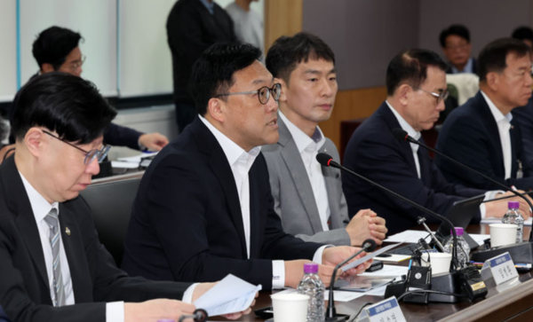 김병환 금융위원장, 금융사 실물경제 지원 강조: '불확실성 속 적극적 역할 당부'