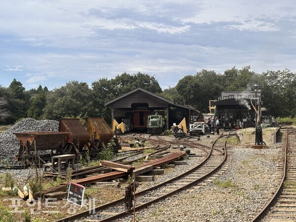 캠핑장 근처 목장의 철도 체험장ⓒ포인트경제 박진우