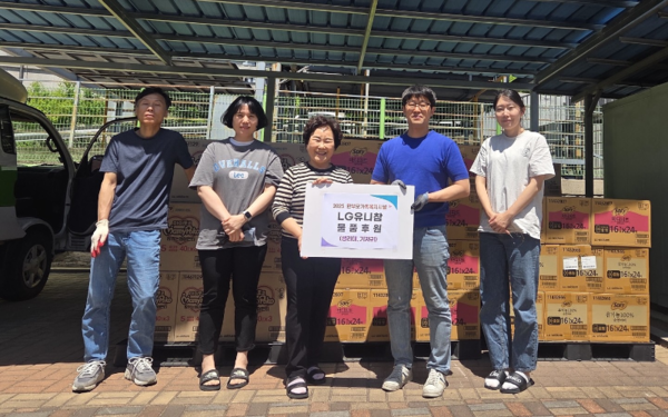 엘지유니참, 전국 취약계층에 생리대 30만개 기부