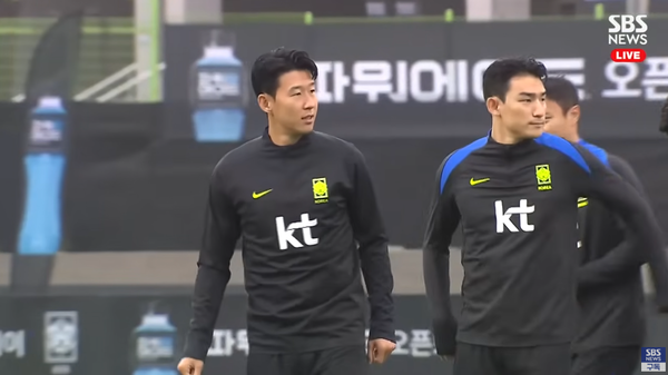 브라질과의 평가전을 앞두고 훈련에 나선 한국 대표팀 손흥민과 선수들 /SBS 뉴스 캡쳐(포인트경제)