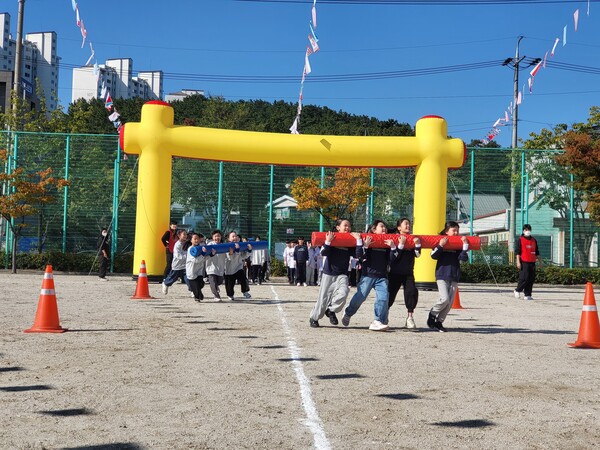 포항장흥초등학교가 29일 가을운동회를 가졌다. 사진=포항장흥초등학교(포인트경제)