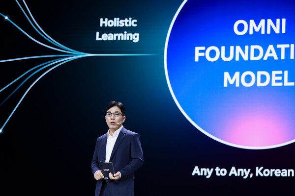 김유원 네이버클라우드 대표가 산업 AI 전략을 설명하고 있다. [사진=네이버] (포인트경제)