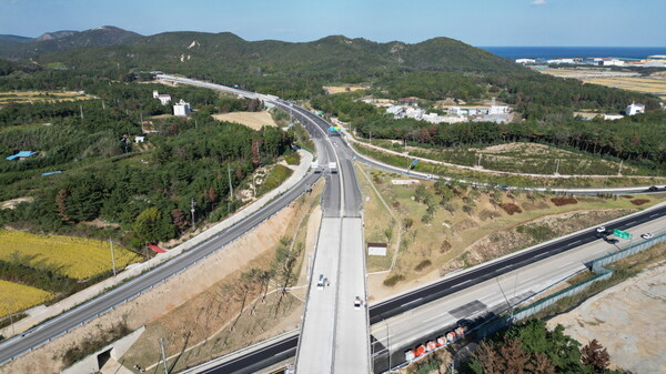 포항~영덕 고속도로가 7일 포항휴게소에서 개통식을 가졌다. 사진=포항시청(포인트경제)