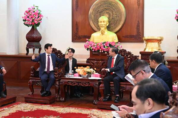 조규일 경상남도 진주시장은 지난 19일 베트남의 6대 중앙직할시 중 하나인 껀터시를 직접 방문해 두 도시 간 문화예술 교류 협력 체결. [사진=진주시](포인트경제)