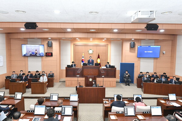 경남 김해시의회가 올해 마지막 회기인 제275회 제2차 정례회를 개회하고 내년도 예산안과 추경 예산안 등 주요 안건 심사를 진행한다. [사진=경남 김해시의회](포인트경제)