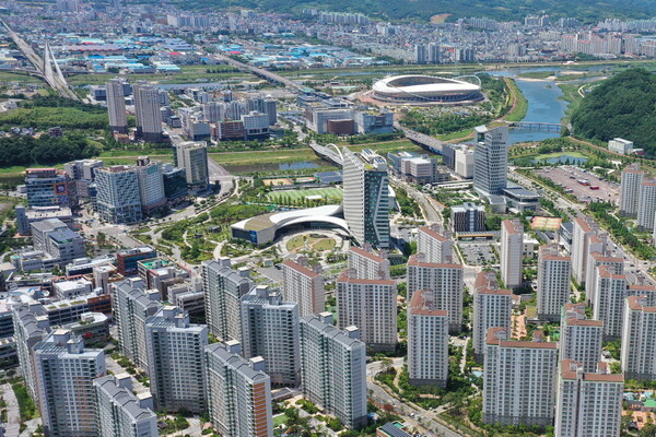진주시는 혁신도시 시즌2의 실질적 추진 기반을 강화하기 위해 공공기관 2차 이전 대응 태스크포스(TF)를 구성하고 본격 운영에 들어간다. [사진=진주시](포인트경제)