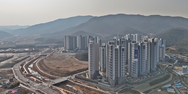 : KTX 경주역 일대 역세권 지구 전경 및 사업 조감도. 사진=경주시청(포인트경제)