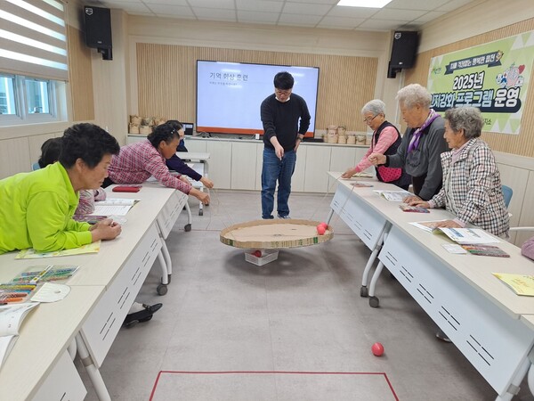 합천군은 제18회 치매 극복의 날을 맞아 치매관리사업 우수기관으로 선정돼 경상남도지사 표창을 수상했다. [사진=합천군](포인트경제)