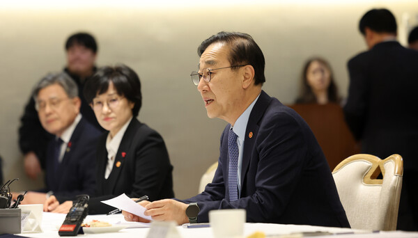 ** 놓치면 후회! 용산, 과천, 태릉 '로또 분양' 6만 호 대공개 – 내 집 마련 기회!
**